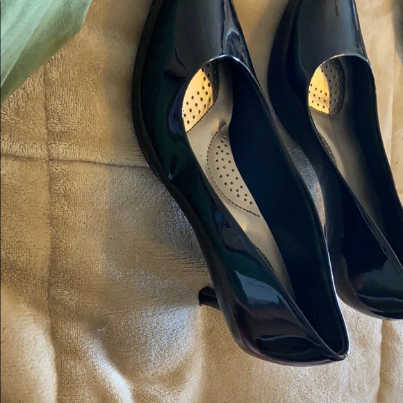 Tiny black heels - Picture 2 of 2